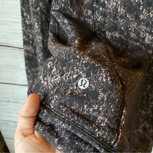 Lululemon Outrun the Elements Pullover 6 Misted Jacquard Black‎ White 1/2 Zip - Picture 7 of 8